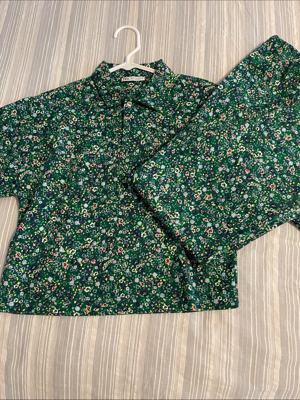 Zara Green Floral Button-Up Blouse